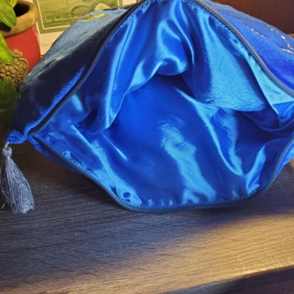 Harry Potter The Noble Collection Ravenclaw Blue Velvety Pillow Silky Pouch EUC - Picture 9 of 12
